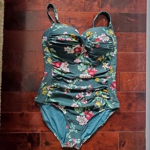 NIPTUCK beautiful floral one piece swimsuit